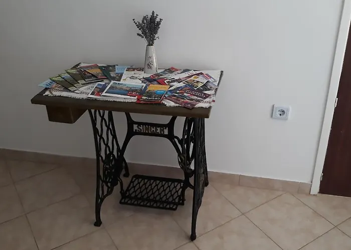 Mini Apartment Petra - Rooms Purple & Green With Kitchen And Garden