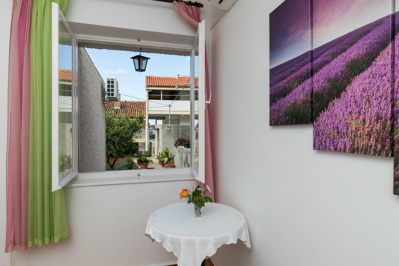 Apartmán Mini Petra - Purple & With Kitchen And Garden *